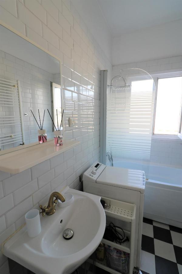 Serenity Heights Apartment: A Panoramic Haven Near Old Town - Free Minibar Bucureşti Eksteriør bilde